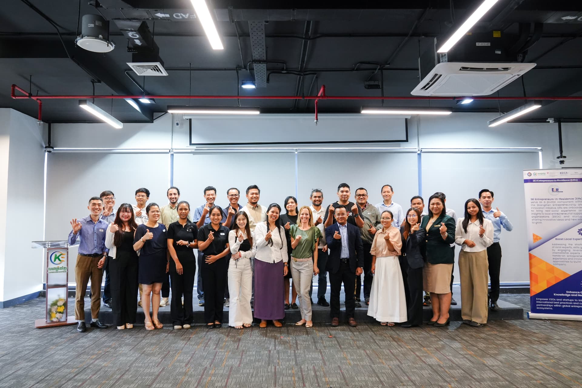 Group photo of founders and Petra Wagner after a startup sales workshop