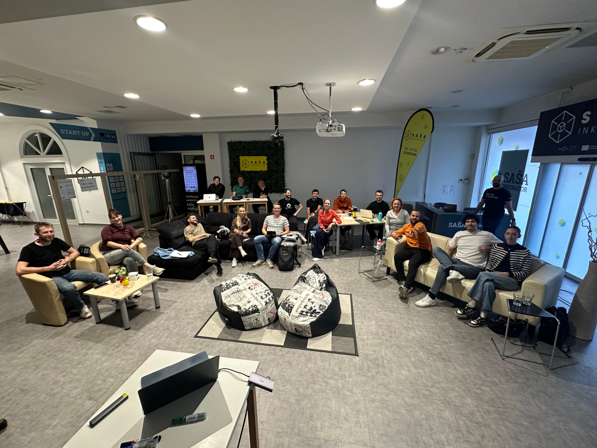 Petra Wagner with startup founders at Saša Inkubator